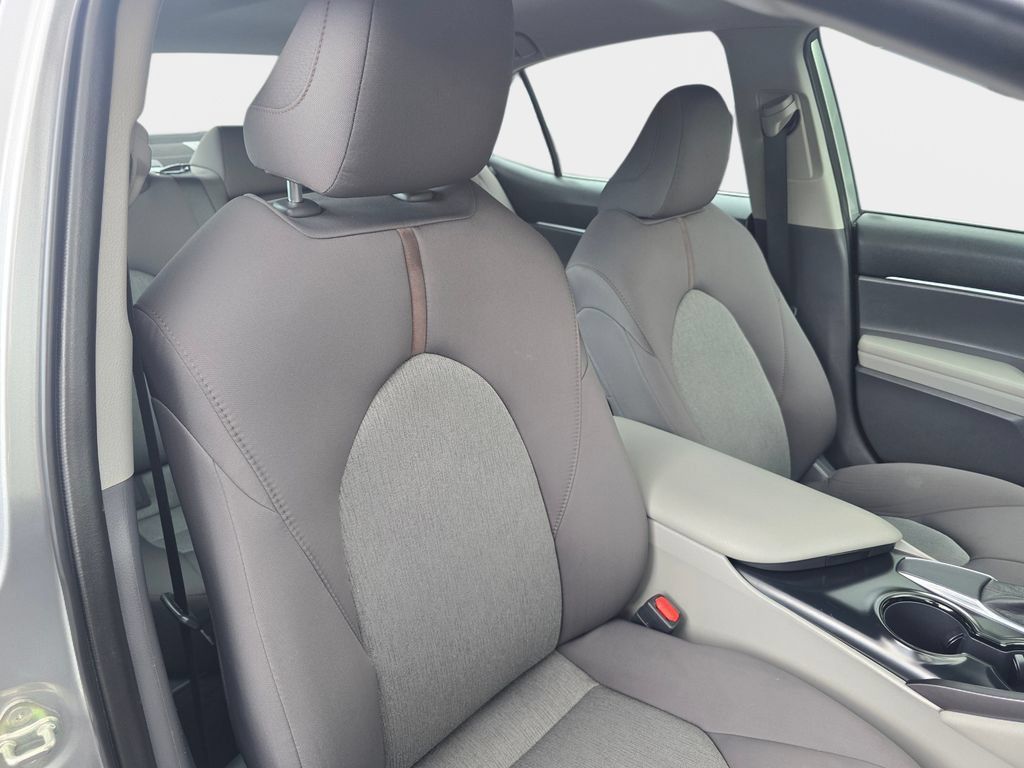 Used 2019 Toyota Camry LE FWD image 12