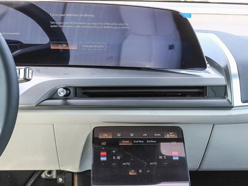 Used 2026 Cadillac Vistiq Luxury image 13