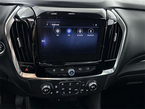 Used 2021 Chevrolet Traverse LT image 13