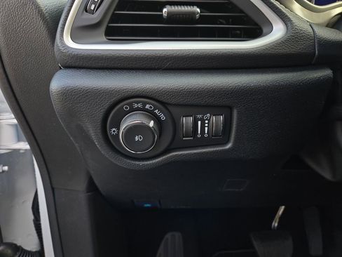 New 2026 Chrysler Pacifica Select AWD/4WD image 11