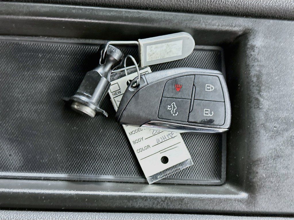 Used 2024 Chevrolet Silverado 2500 LT AWD/4WD image 32
