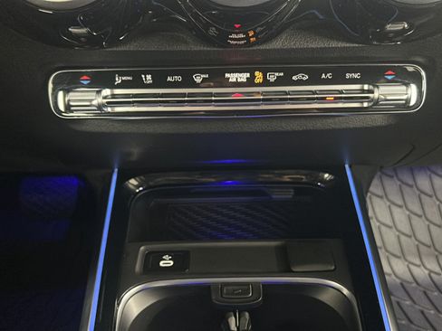 Used 2024 Mercedes-Benz GLB 250 image 18