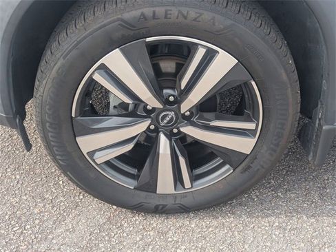 Used 2023 Nissan Rogue SL w/ SL Premium Package image 10