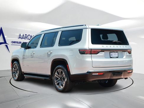 Used 2023 Jeep Wagoneer Series II AWD/4WD image 2