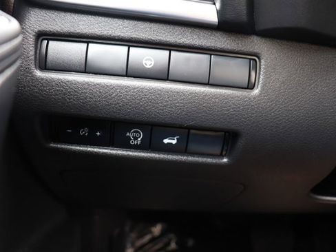 Used 2025 Nissan Rogue SV FWD image 23