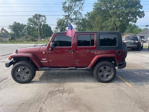 Used 2007 Jeep Wrangler Unlimited Sahara w/ Dual Top Group AWD/4WD image 8