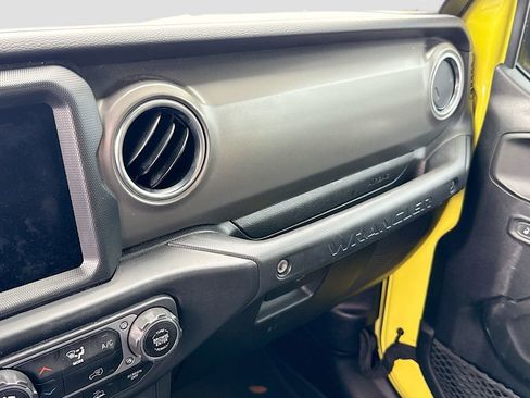 Used 2022 Jeep Wrangler Unlimited Rubicon 4xe w/ Safety Group AWD/4WD image 18