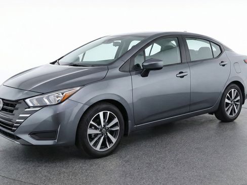 Used 2025 Nissan Versa SV image 3
