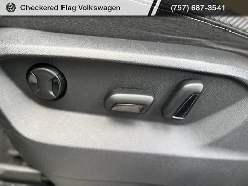 Used 2022 Volkswagen Atlas Cross Sport SE image 25