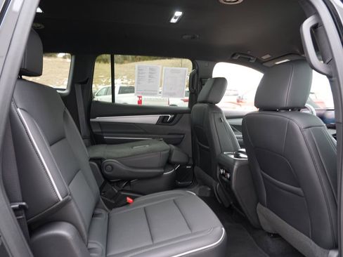 Used 2025 Buick Enclave Preferred image 27