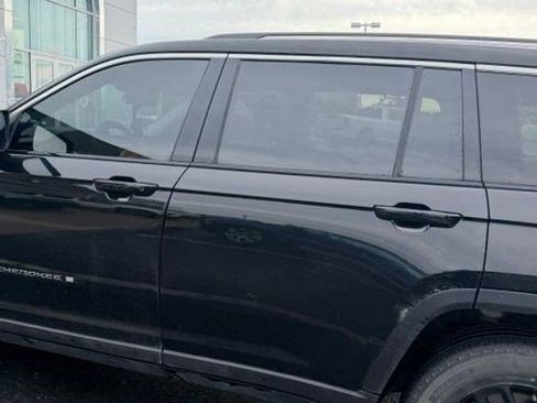 Used 2023 Jeep Grand Cherokee L Laredo w/ Luxury Tech Group I AWD/4WD image 7