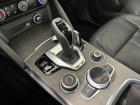 Used 2023 Alfa Romeo Stelvio Ti image 38