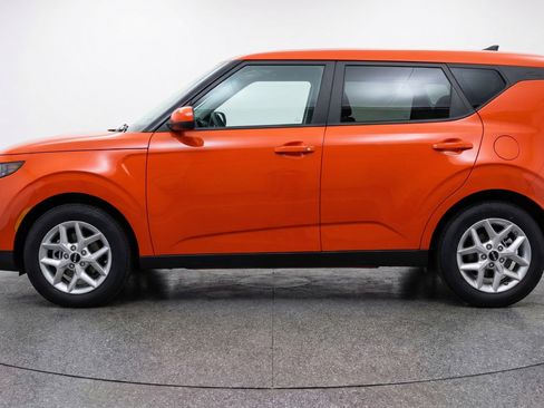 Used 2025 Kia Soul LX w/ LX Technology Package image 5