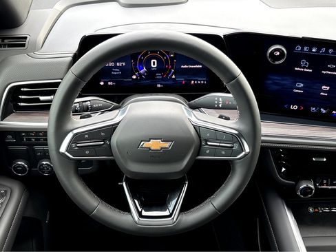 New 2025 Chevrolet Suburban Premier image 12