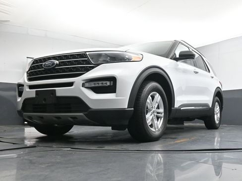 Used 2024 Ford Explorer XLT w/ Equipment Group 202A AWD/4WD image 32
