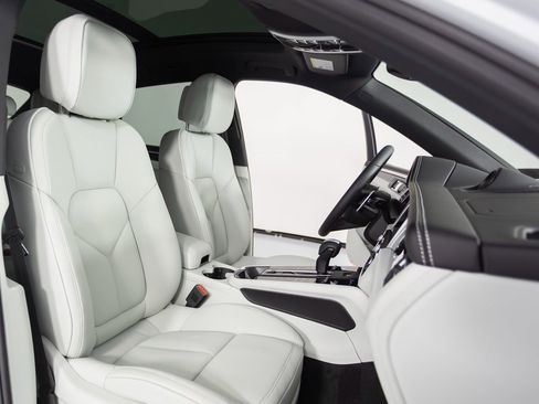 New 2026 Porsche Macan image 30