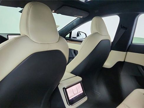 Used 2021 Tesla Model S Plaid image 30