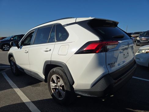 Used 2019 Toyota RAV4 XLE w/ Convenience Package FWD image 6