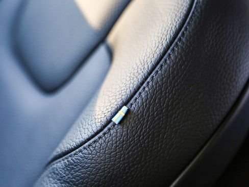 Used 2025 Volvo XC60 B5 Plus image 25