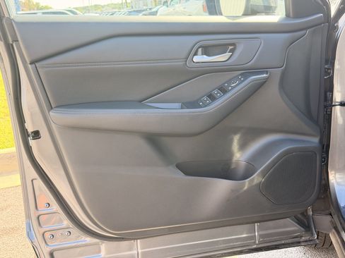 Used 2026 Nissan Rogue SL FWD image 15