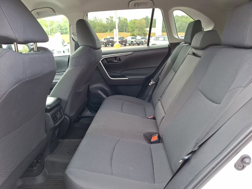 Used 2022 Toyota RAV4 LE FWD image 27