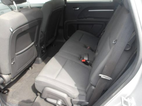 Used 2010 Dodge Journey SXT w/ Flexible Seating Group image 12