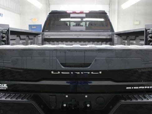 Used 2024 GMC Sierra 2500 Denali w/ Technology Package image 42