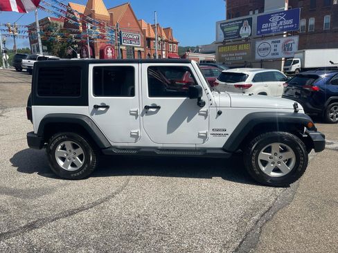 Used 2016 Jeep Wrangler Unlimited Sport w/ Quick Order Package 24S AWD/4WD image 4