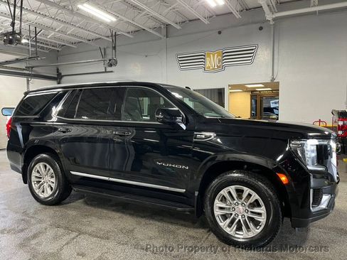 Used 2021 GMC Yukon SLT image 1