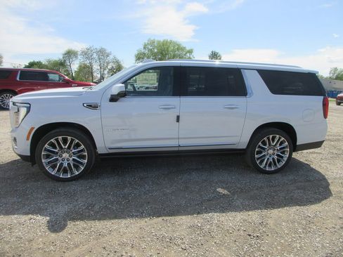 New 2026 GMC Yukon XL Denali image 7