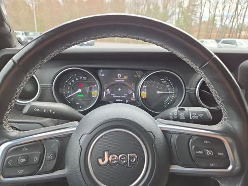 Used 2023 Jeep Wrangler Sahara w/ Cold Weather Group AWD/4WD image 12