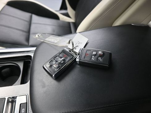 Used 2020 Land Rover Range Rover Sport HST image 15