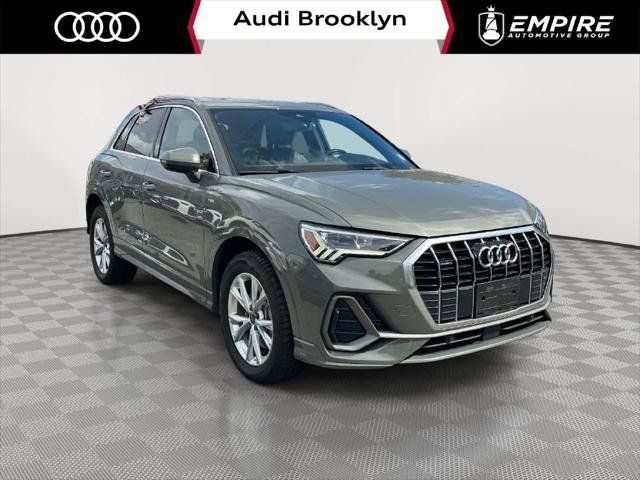 Used 2024 Audi Q3 2.0T Premium w/ Convenience Package AWD/4WD image 1