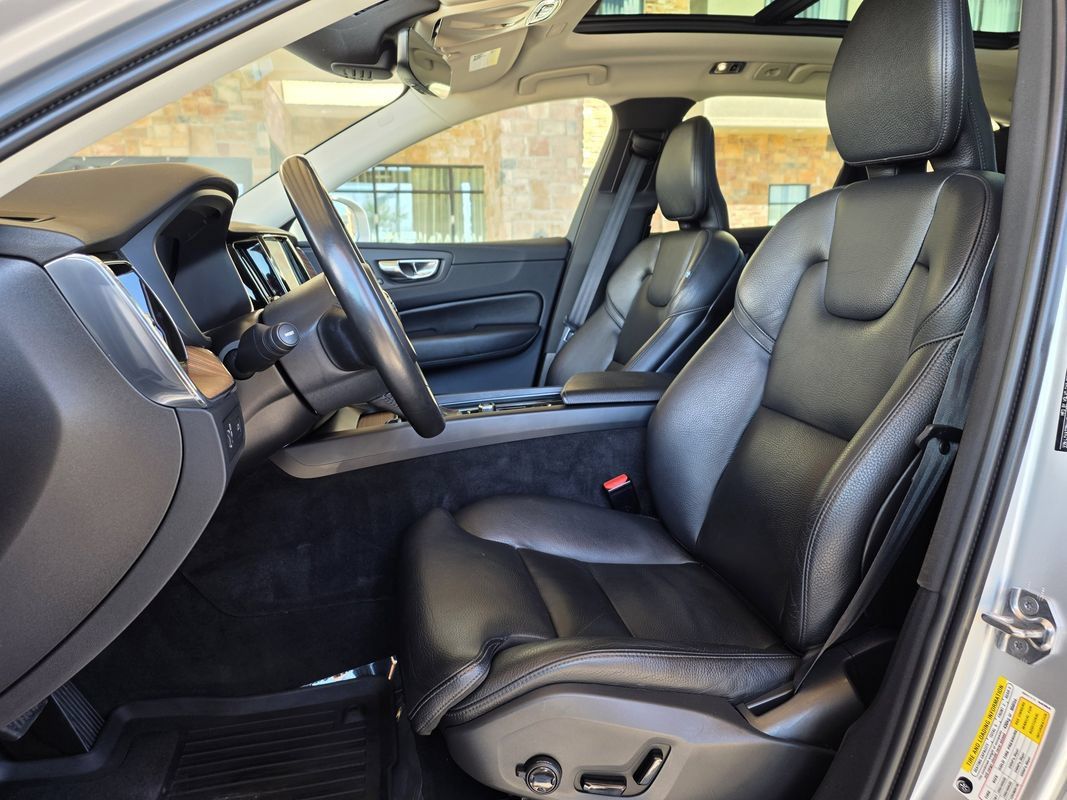 Used 2019 Volvo XC60 T6 Momentum w/ Multimedia Package AWD/4WD image 10