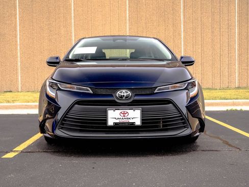 Used 2023 Toyota Corolla LE FWD image 3