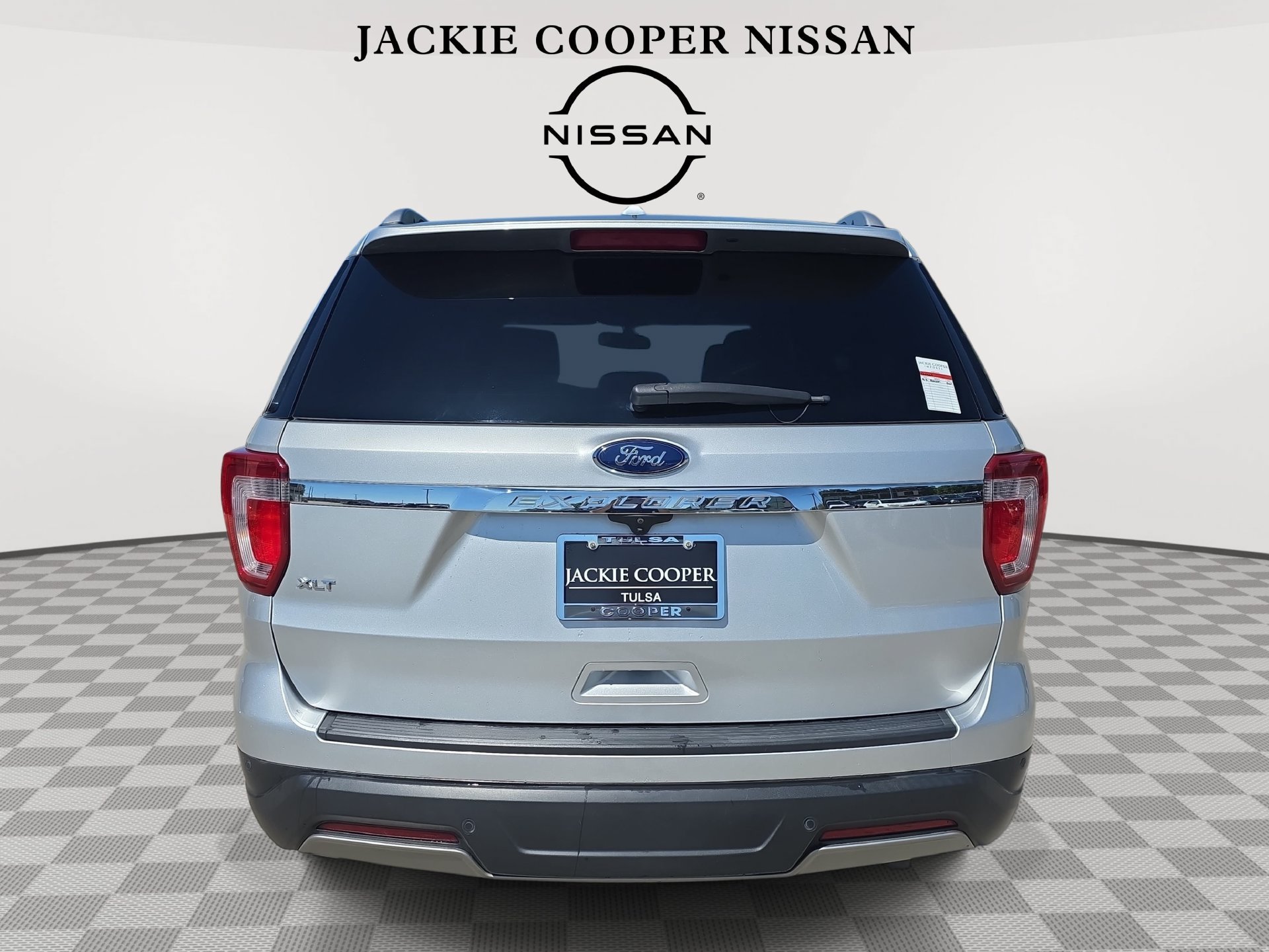 Used 2019 Ford Explorer XLT w/ Equipment Group 202A FWD image 6