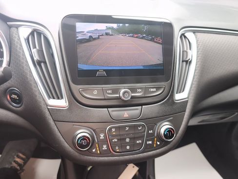 Used 2019 Chevrolet Malibu LT FWD image 17