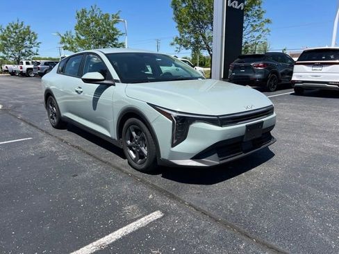 Used 2025 Kia K4 FWD image 2