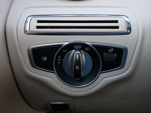 Used 2019 Mercedes-Benz C 300 4MATIC Sedan image 26