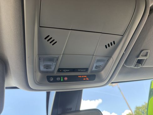 Used 2025 Chevrolet Blazer LT FWD image 5