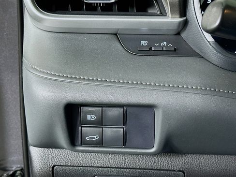 Used 2021 Toyota Highlander XLE image 17