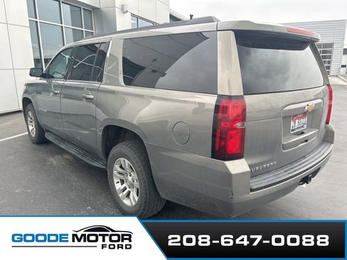 Used 2017 Chevrolet Suburban LT image 2