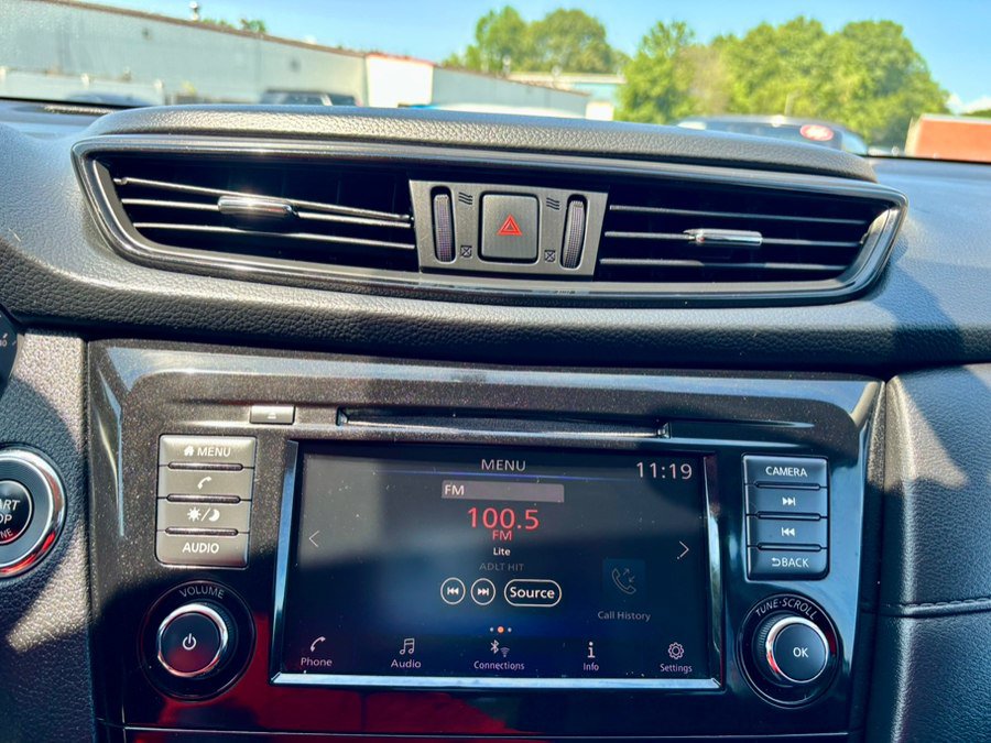 Used 2018 Nissan Rogue SV AWD/4WD image 22