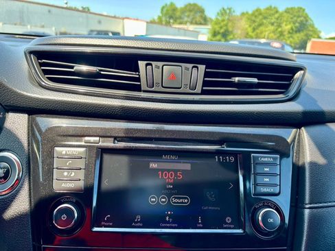 Used 2018 Nissan Rogue SV AWD/4WD image 22