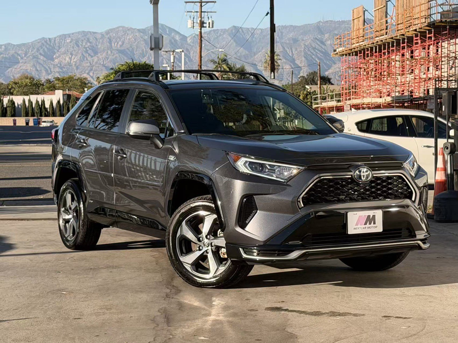 Used 2021 Toyota RAV4 SE w/ Weather & Moonroof Package AWD/4WD image 4