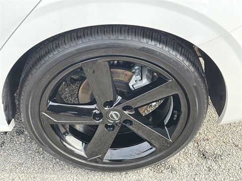 Certified 2024 Nissan Sentra SR w/ SR Premium Package image 35