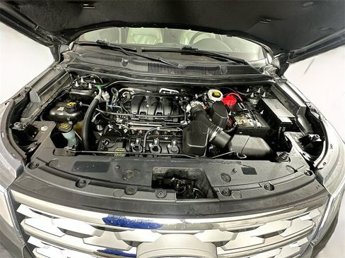 Used 2018 Ford Explorer XLT w/ Equipment Group 202A image 30