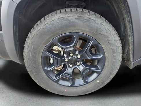 Used 2021 Jeep Cherokee Trailhawk w/ Technology Group image 9