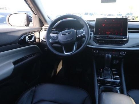 Used 2025 Jeep Compass Limited AWD/4WD image 23