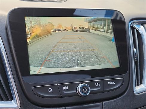 Used 2018 Chevrolet Malibu LT w/ Leather Package image 19